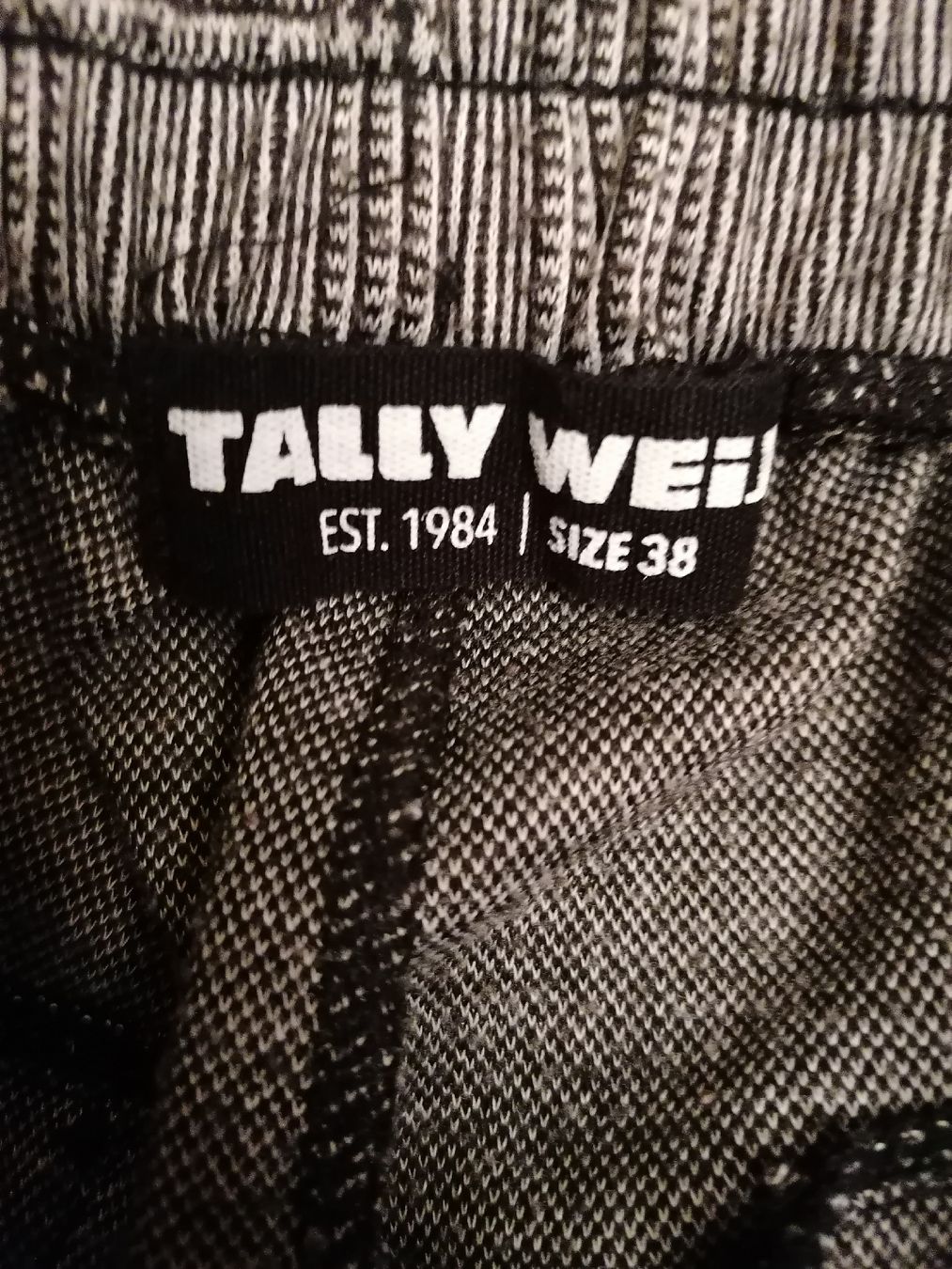 Tally Weijl Pantaloni: Hose – Usato da Solothurn venduto da Shanty.20 4