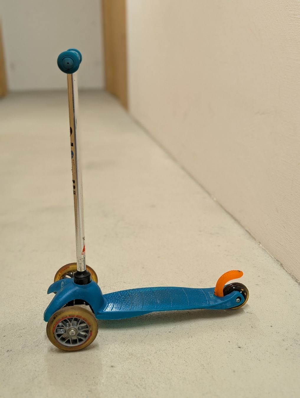 Kickboard: Micro Scooter dreirädrig blau gebraucht – Usato da Sursee venduto da Boggling 1