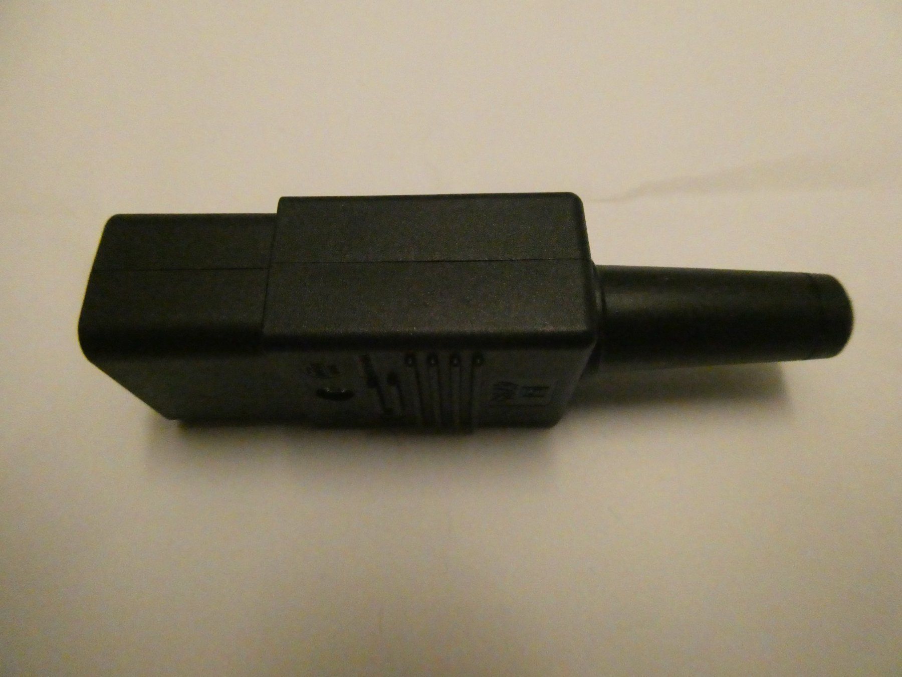 Elektronikbauteile: IEC Kabelstecker C19 – Neu (gemäss Beschreibung) aus Fulenbach von Hach0 1