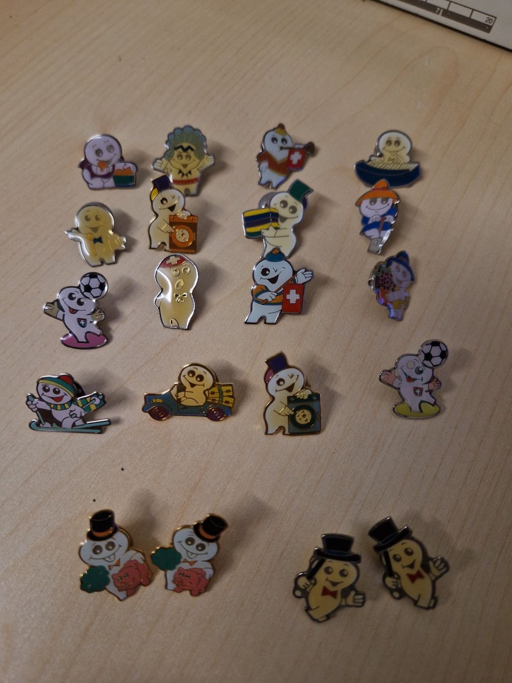 Plaketten & Abzeichen: 20 pins – Gebraucht aus Mezzovico von maemy