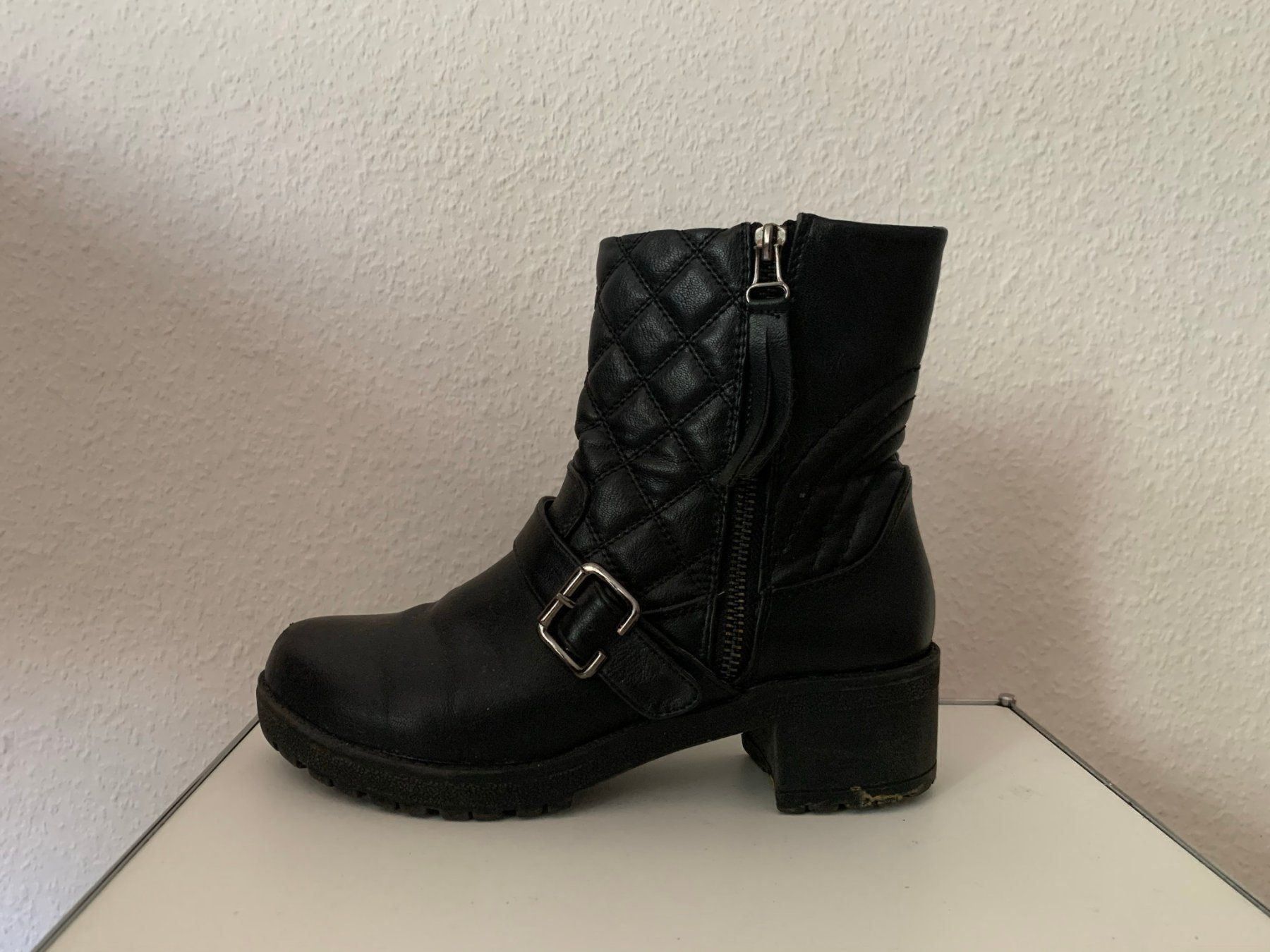 Chaussures femmes: BATA - Stiefelette schwarz 37 – D'occasion à Zürich par Diazaio