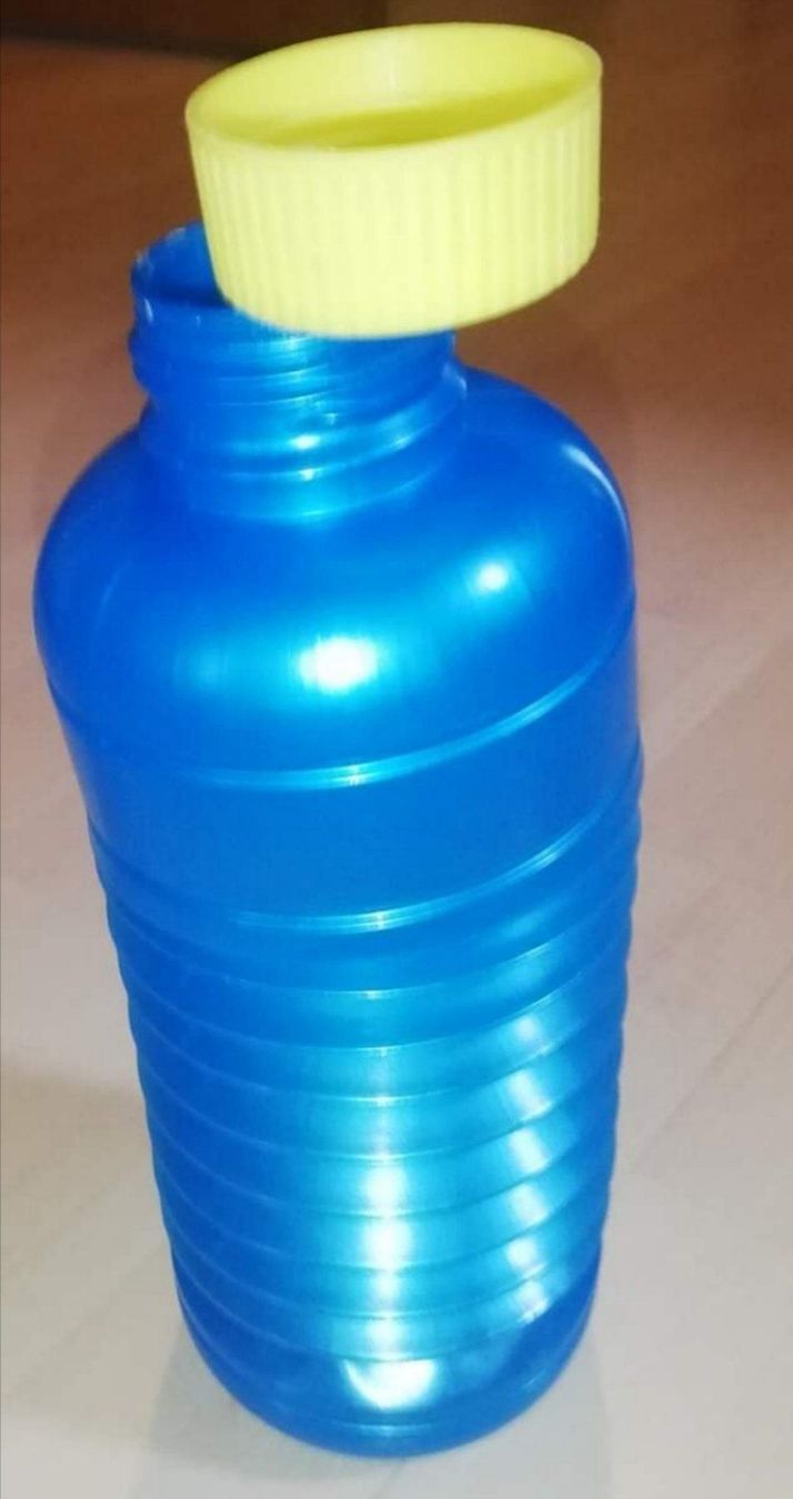 Trinkflaschen & Thermosflaschen: Biegsame pauseflasche Plastik – Gebraucht aus Unterbäch VS von Nifadi 1