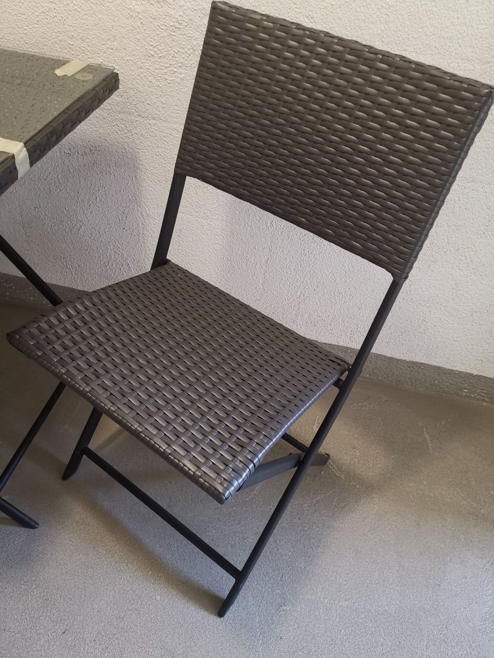 Set di tavolo e panche: Praktischer Gartentisch mit Stühlen – Usato da Eschlikon TG venduto da kri_5lb6 2
