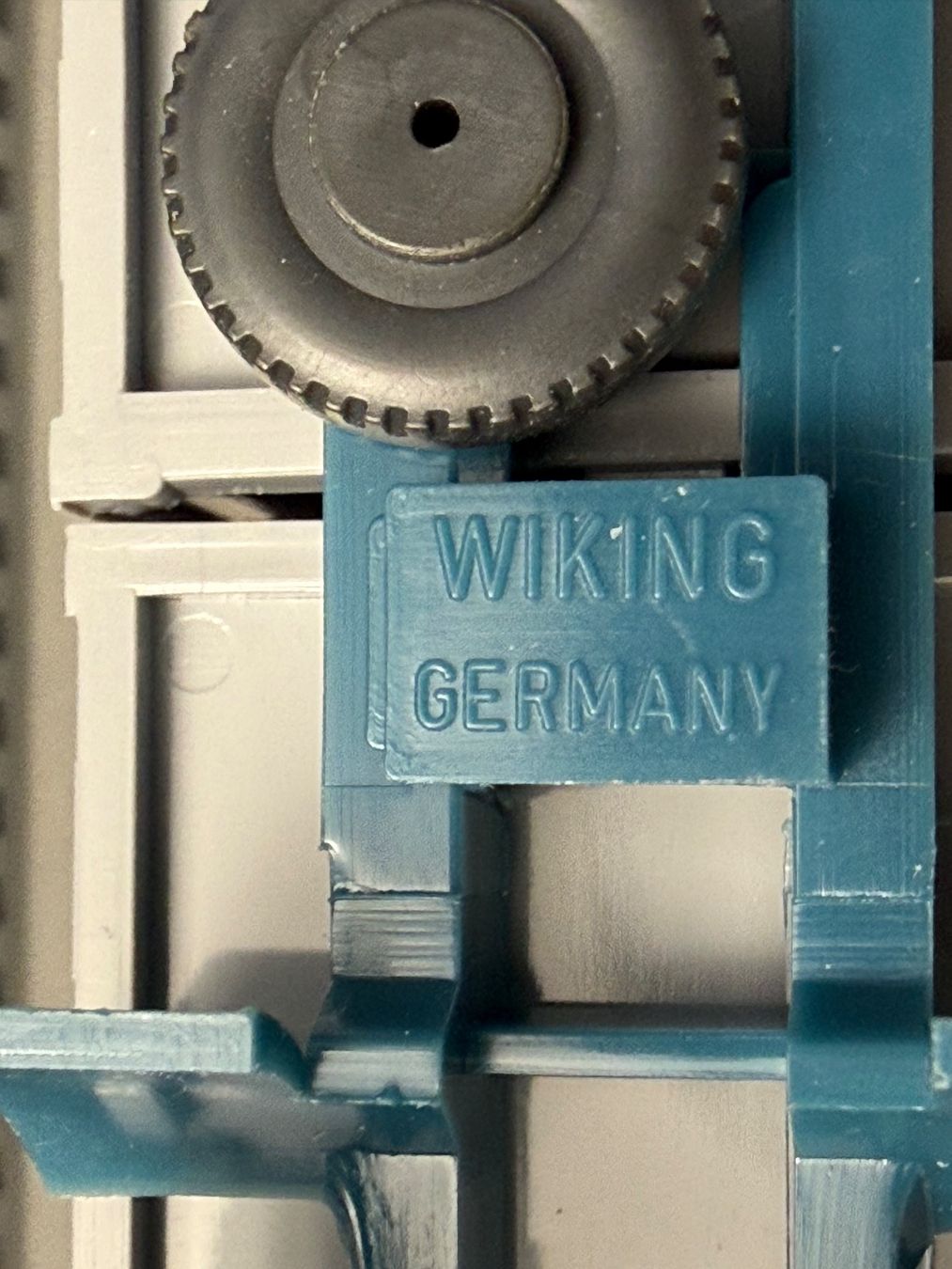 Modellini di ferrovie: Wiking 2x Sattelschlepper mit Alianca Container / HO – Usato da Jonschwil venduto da sutfra12 6