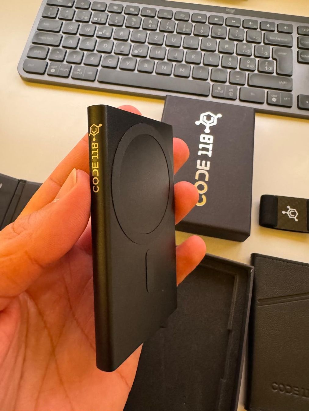 Portafogli: CODE 118 Smart Wallet Schwarz + Find My Tracker, Lederhülle – Nuovo (secondo la descrizione) da Staufen venduto da jei_7bfb 1