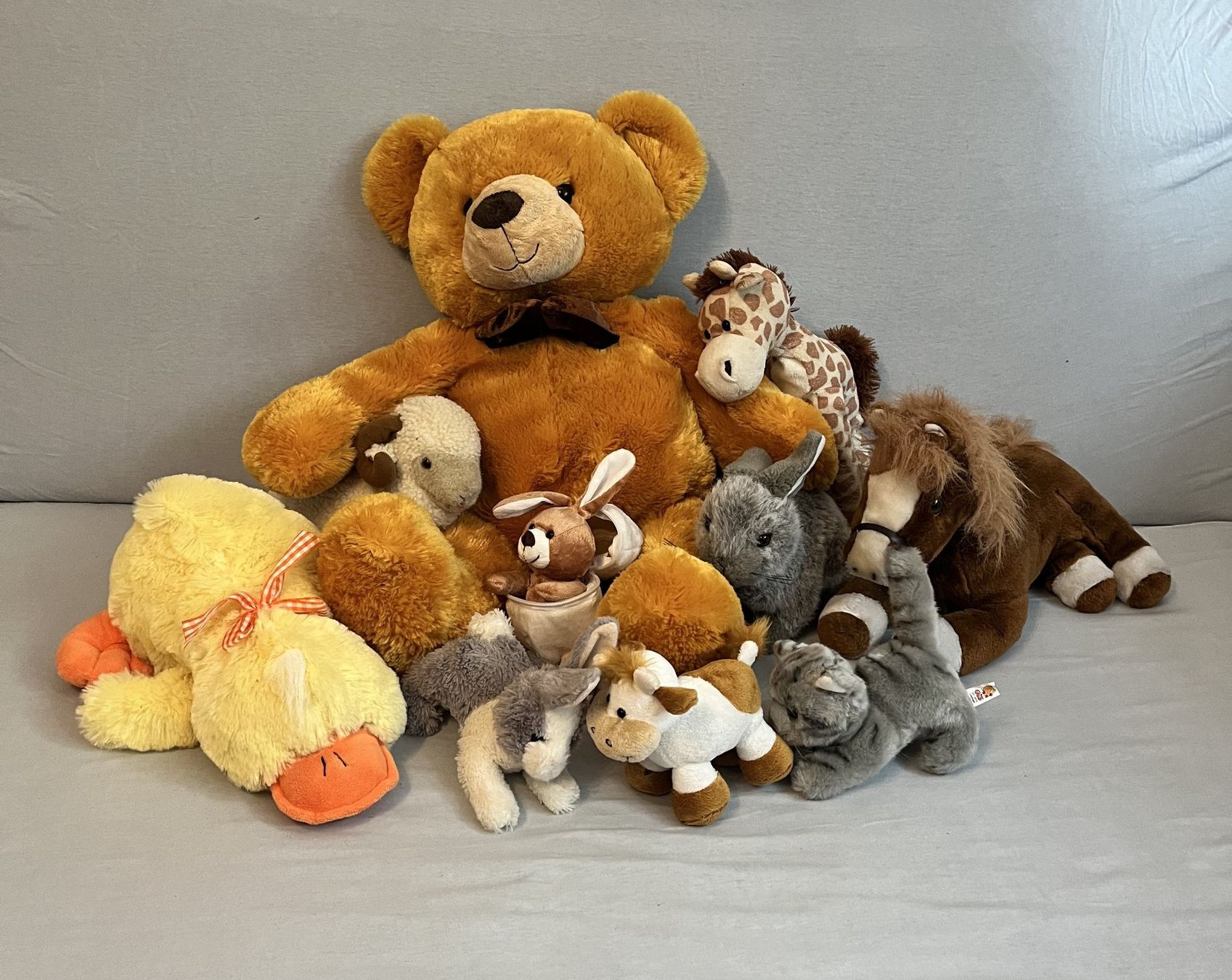Spielzeuge: 10 neue Stofftiere – Neu (gemäss Beschreibung) aus Bühl BE von psos