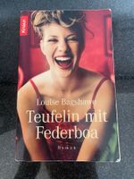 Teufelin mit Federboa
