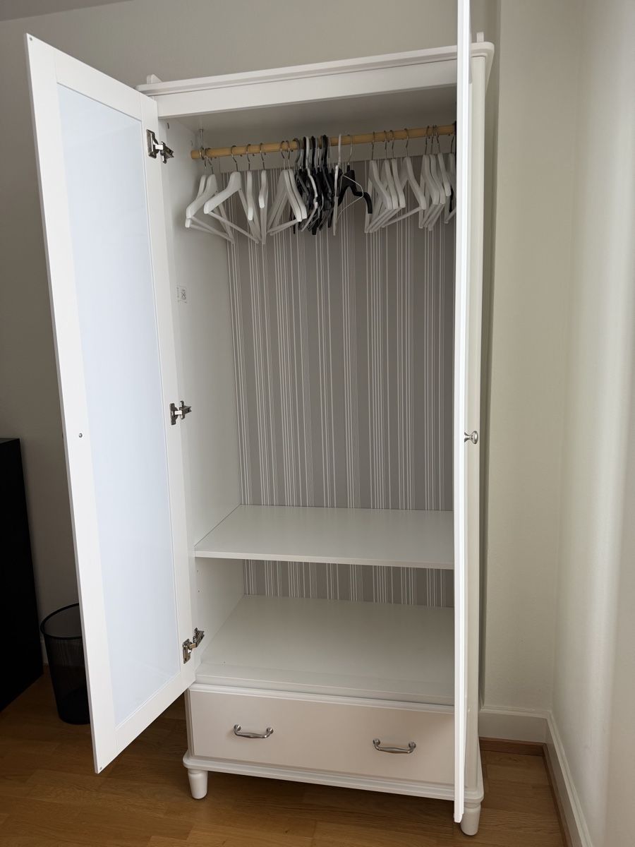 Armadi: Kleiderschrank weiss mit 2 Türen – Usato da Basel venduto da Isavini 1