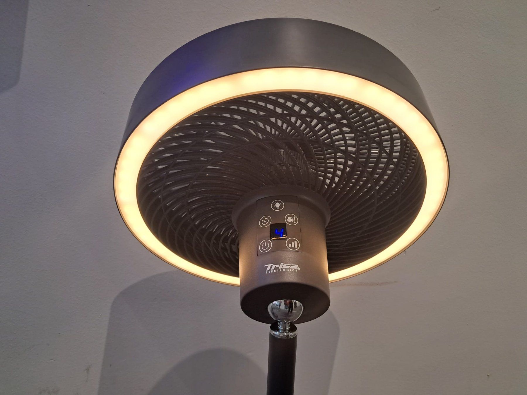 Trisa Ventilatoren: 2x Standventilator mit Lampe, Venti, Lüfter, Ventilator – Gebraucht aus Zürich von Lia107 4