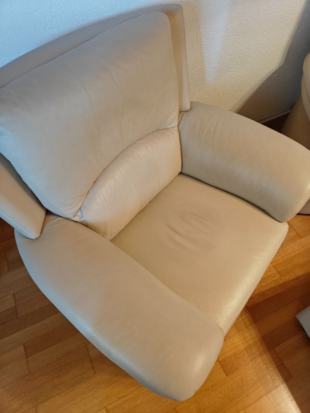 Poltrone: Ledersessel-Set beige - 2 Sessel + Ottoman - 1990er-2000er – Usato da Birr venduto da DisDas 5
