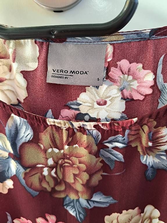 Vestiti: Blumenkleid Vero Moda Grösse S inkl. Versand CH – Usato da Winterthur venduto da ste_jhr6 1