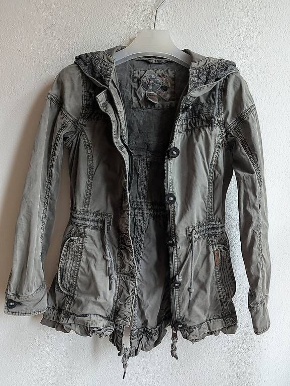 Khujo Jacken: Khujo Jacke Gr. S, top Zustand – Gebraucht aus Chur von Ronja777 1