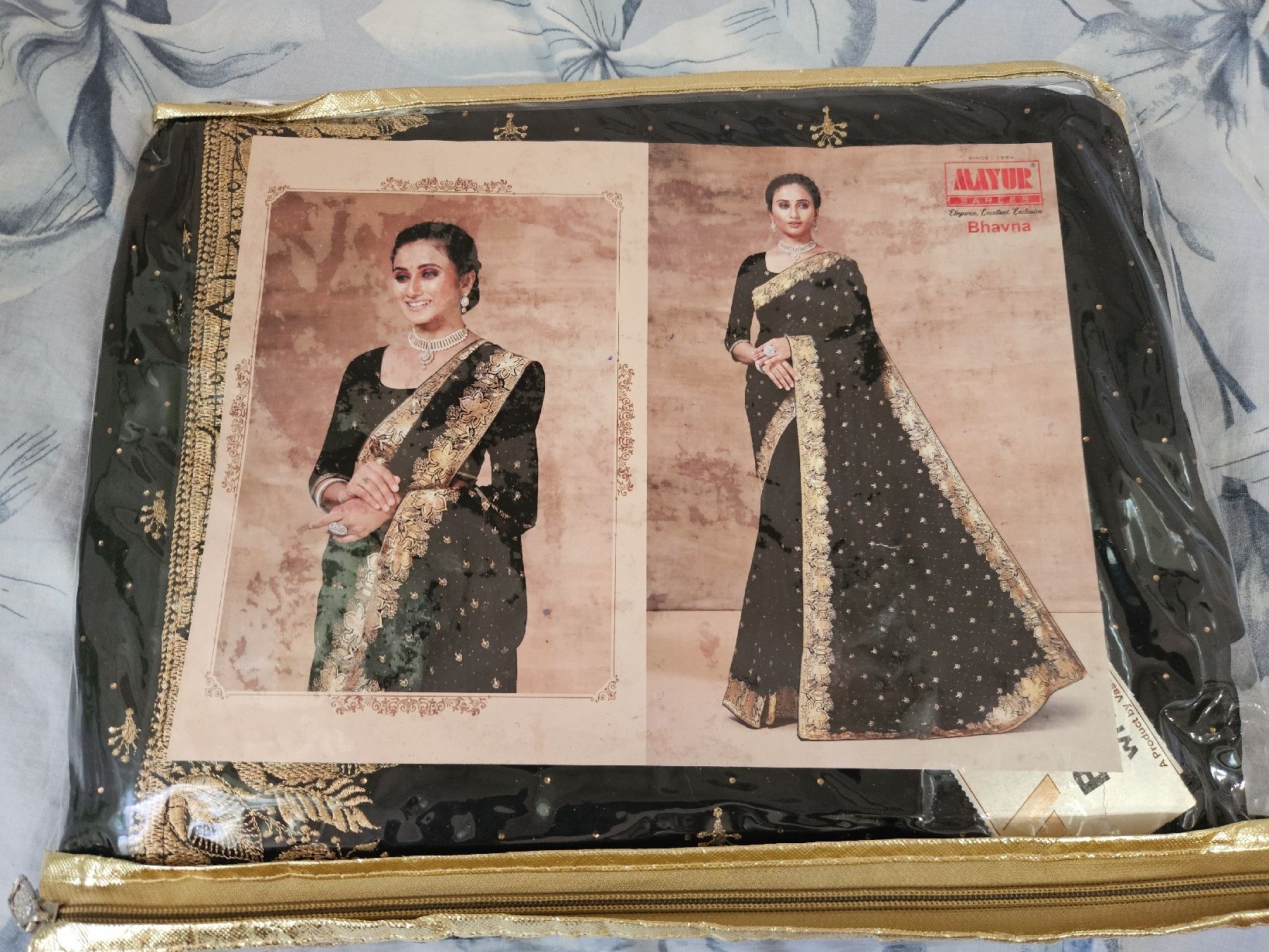 Vestiti: Fancy black and gold saree NEU – Nuovo e nell'imballaggio originale da Les Acacias venduto da minnie6