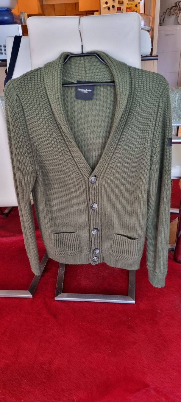 Guess Pulls & Sweat-shirts: Guess Gr. L – D'occasion à Luzern par Edii025