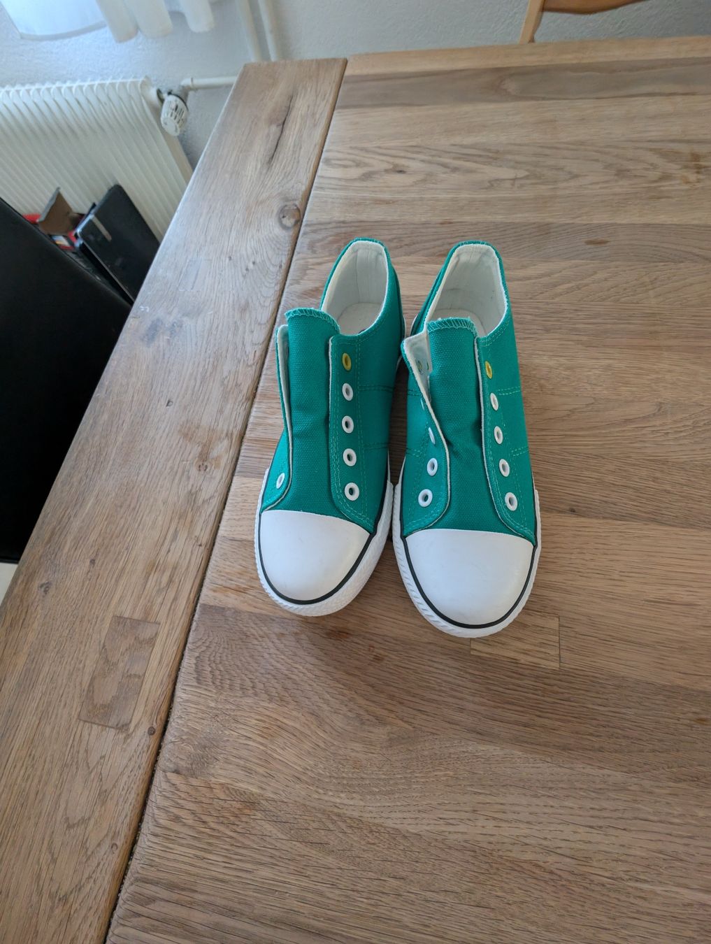 Scarpe per ragazzi: Grüne Schuhe NEU Grösse 34 – Nuovo (secondo la descrizione) da Bern venduto da berneroberlaenderin