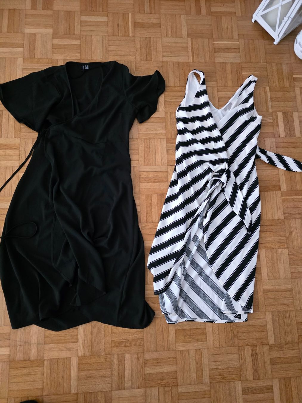 Lotti di vestiti: 2 Wickelkleider – Usato da Basel venduto da NyGrow
