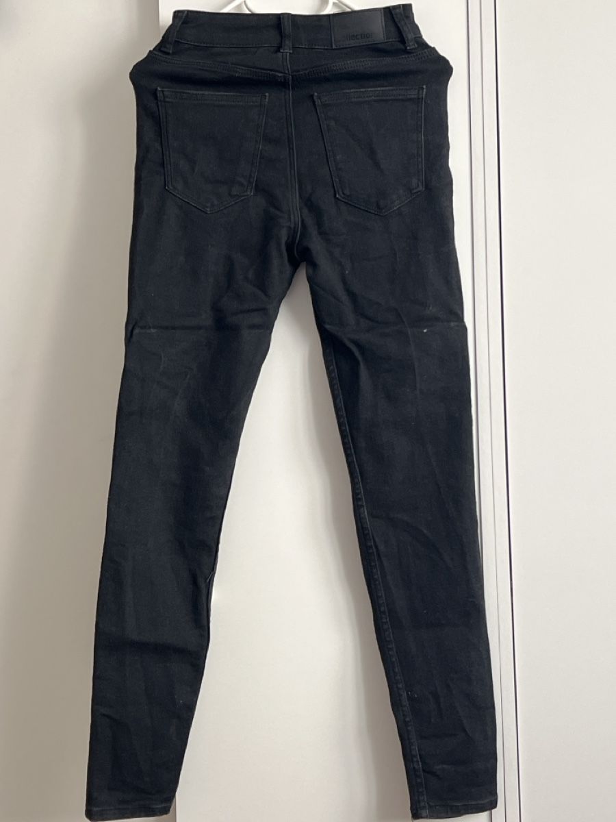 Bershka Jeans: Jean slim noir Bershka, Taille 34 – Nuovo (secondo la descrizione) da Renens VD venduto da sar_bwz5 4