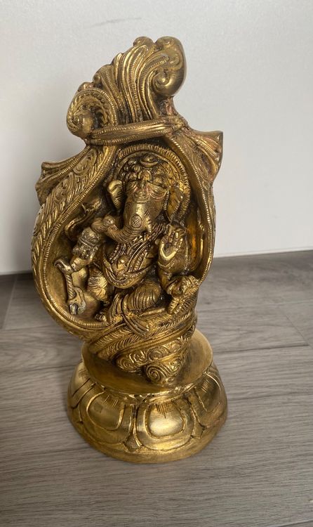 AONA Ganesha Statue Aus Messing – Auf Schaukel Mit Papageien | 22,4 Cm Hoch | Mit Türkisfarbenen Steinen | Feng Shui Deko