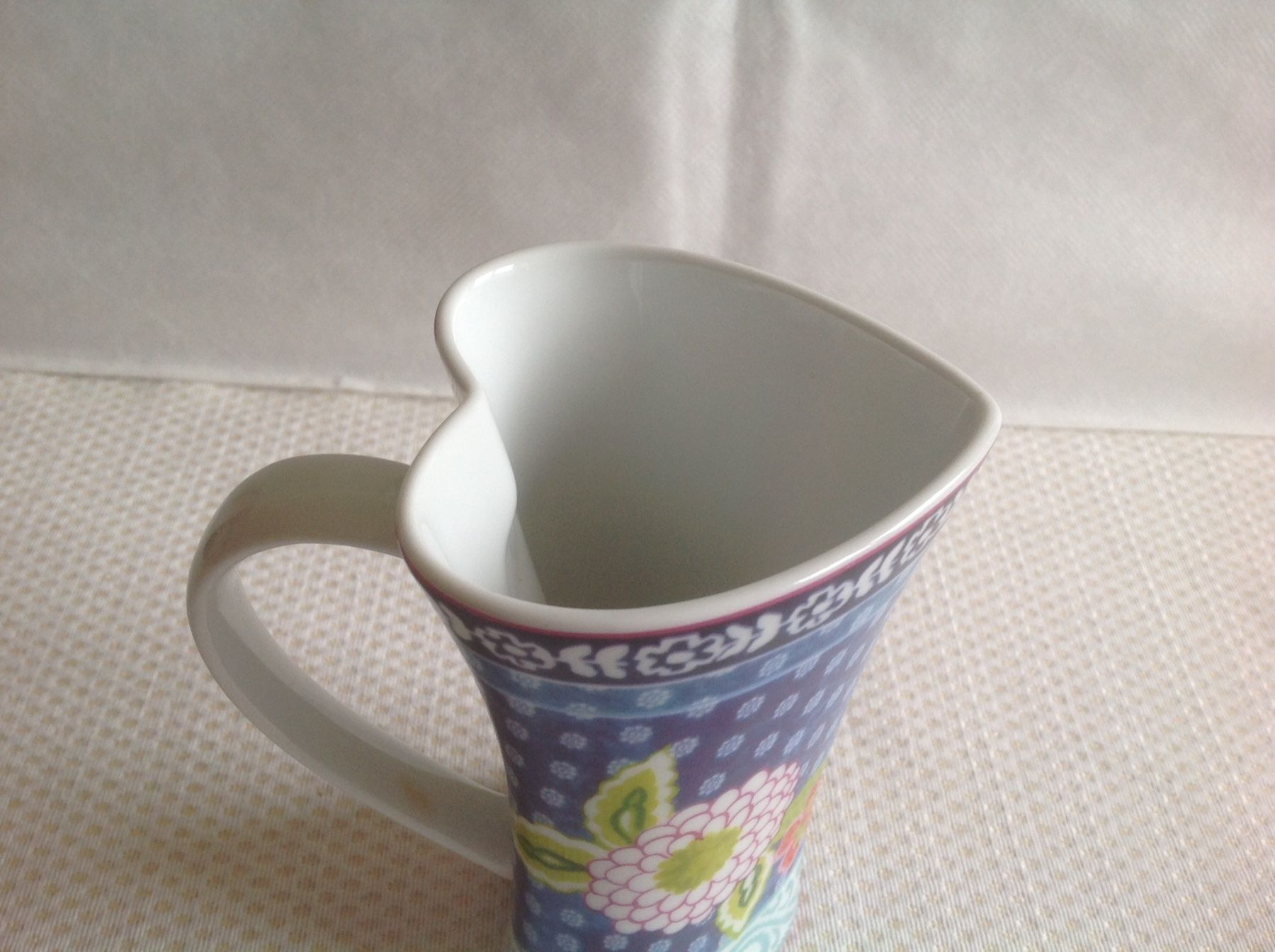Tassen: Tasse - Mug en forme de coeur – Gebraucht aus Sion von accroshoes 1