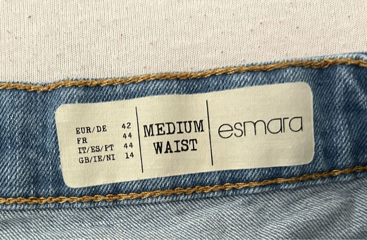 Hosen: Short en jean taille 42 – Gebraucht aus Reconvilier von Panda90 1