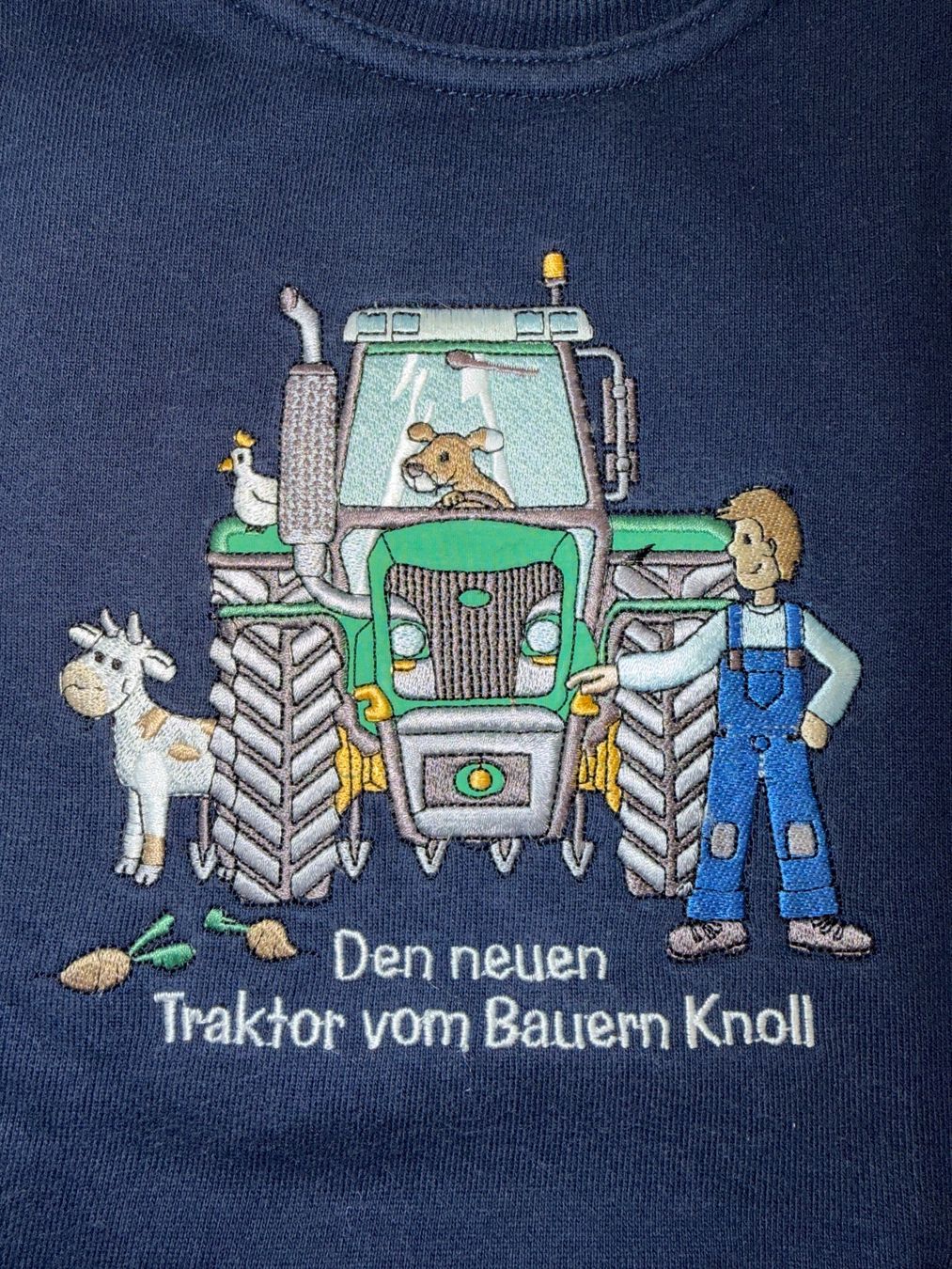 Maglioni & Felpe: Pullover mit Bauernhof und Traktor Gr. 116-122 – Usato da Hettlingen venduto da SaMiViJu 1