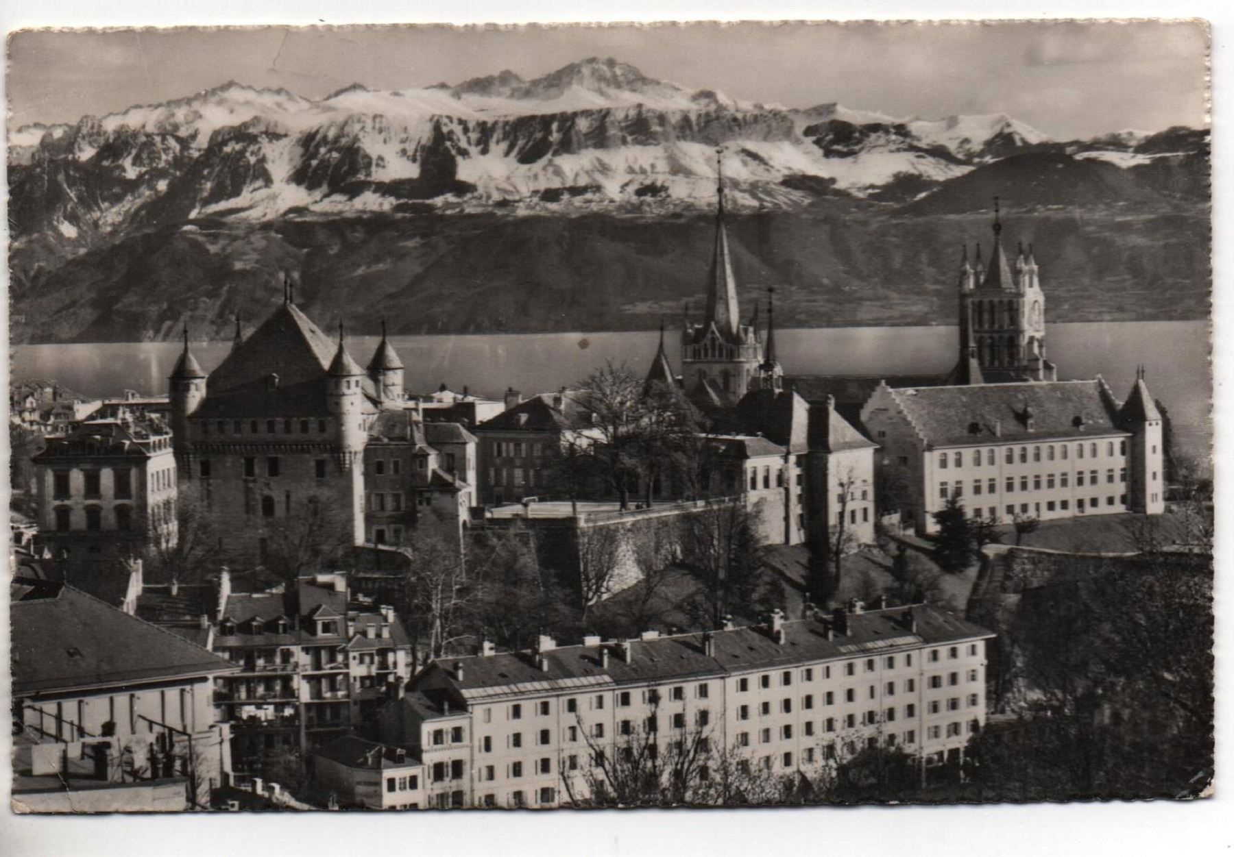 Cartoline postali: LAUSANNE La Cathédale No. 7419 – Usato da Jona venduto da philajona