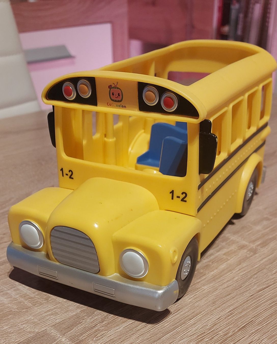 Jouets: Cocomelon interaktiver Schulbus – D'occasion à Uttwil par jason019