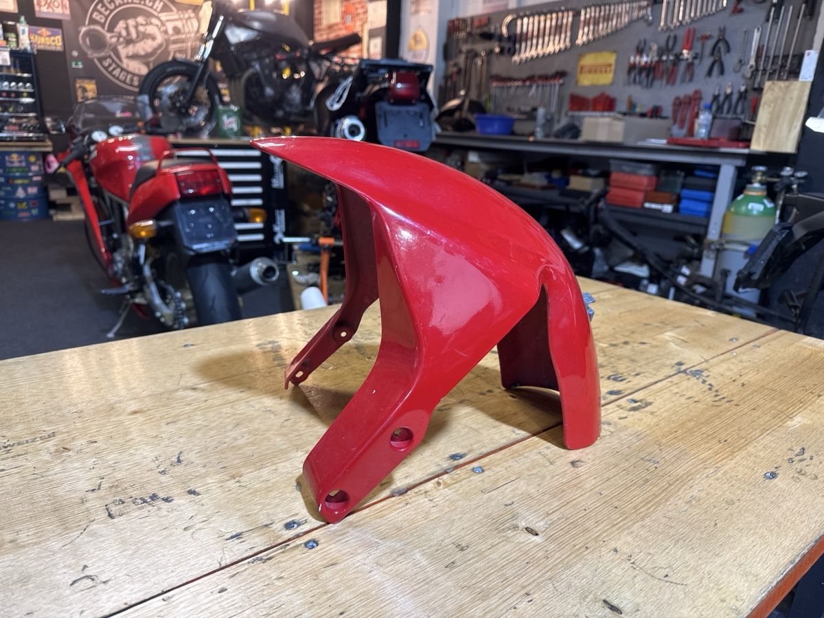 Ducati Tutti i ricambio per moto: Garde-boue avant Ducati ST4s rouge – Usato da Arconciel venduto da WheelH_23 2