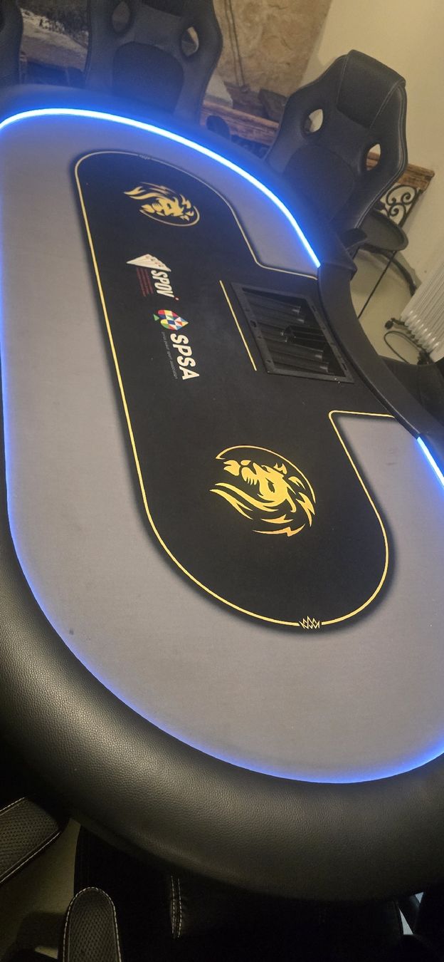 Jeux: table de poker +chaises – D'occasion à Delemont par Fackir10 1