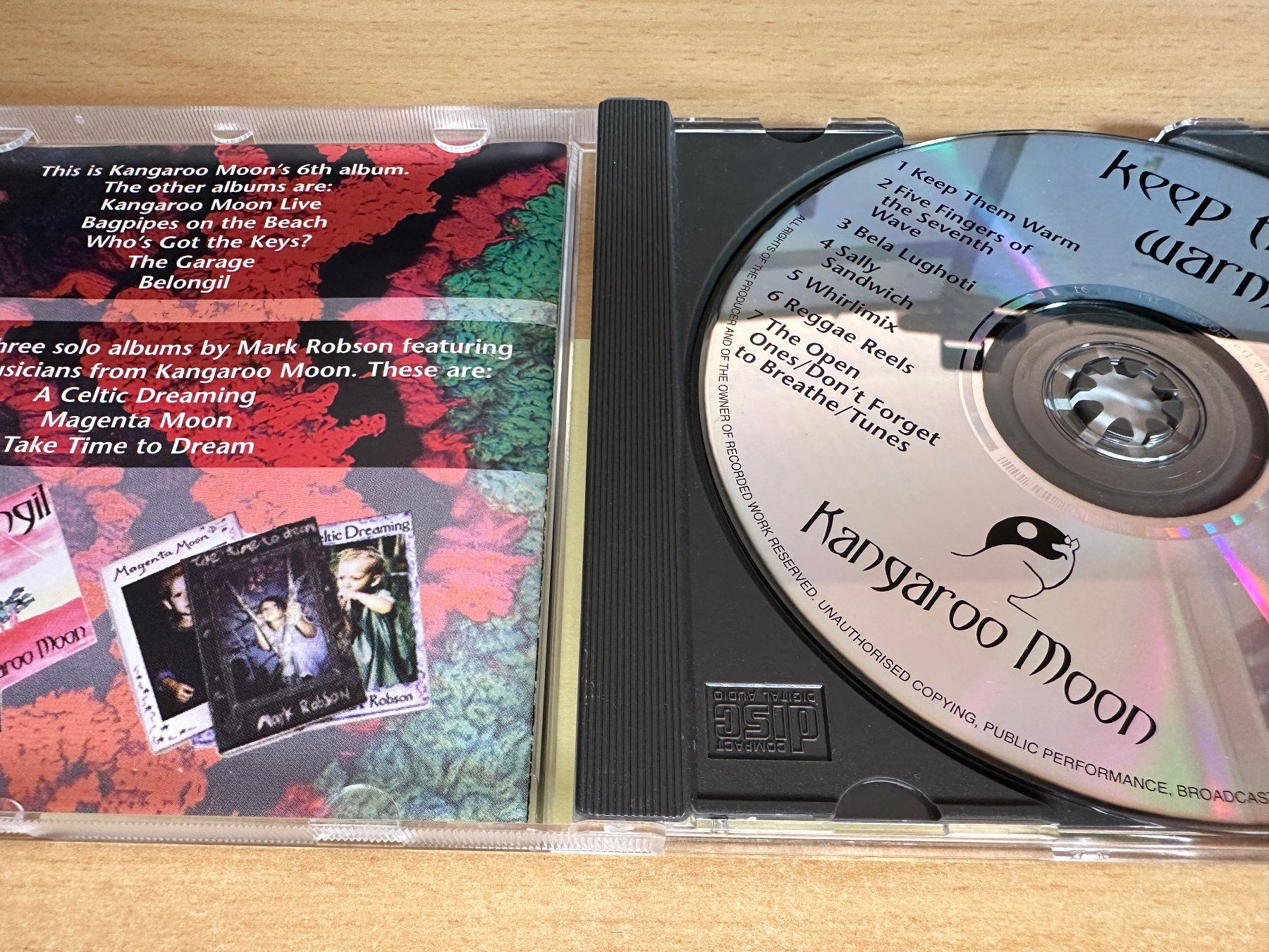 CD: Kangaroo Moon – Keep Them Warm – Usato da Rikon im Tösstal venduto da Alpenmutz 2