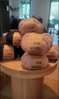 Wolle/Garn mit Stricknadeln (we are knitters)