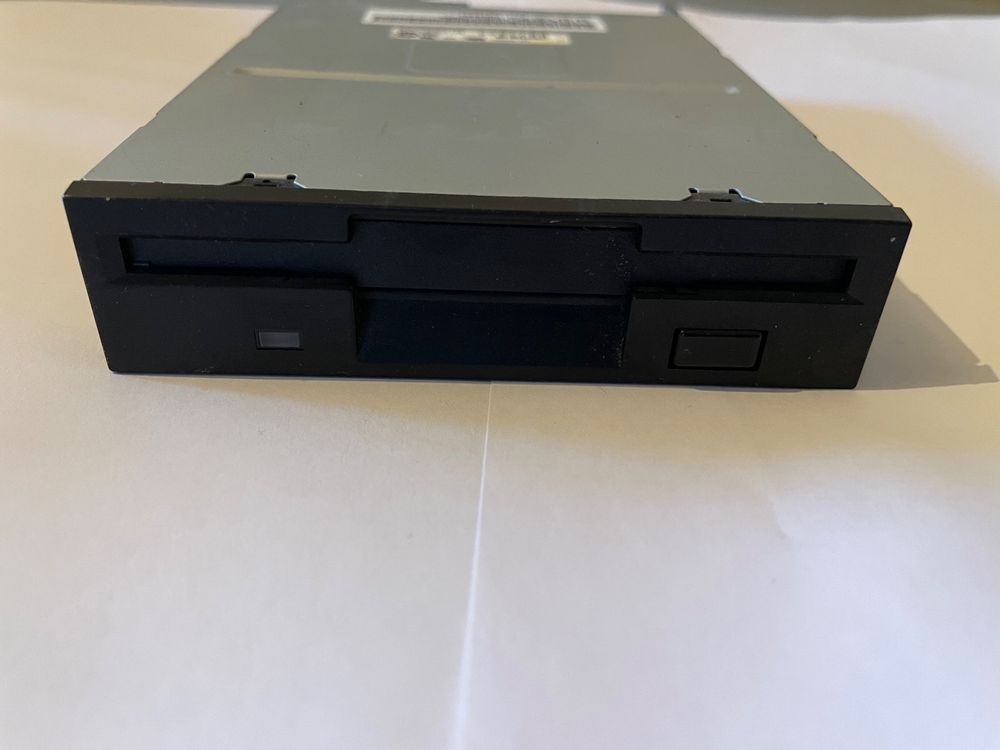 AMSTRAD CPC > > HARDWARE > LE CPC 6128 > Amstrad CPC 6128