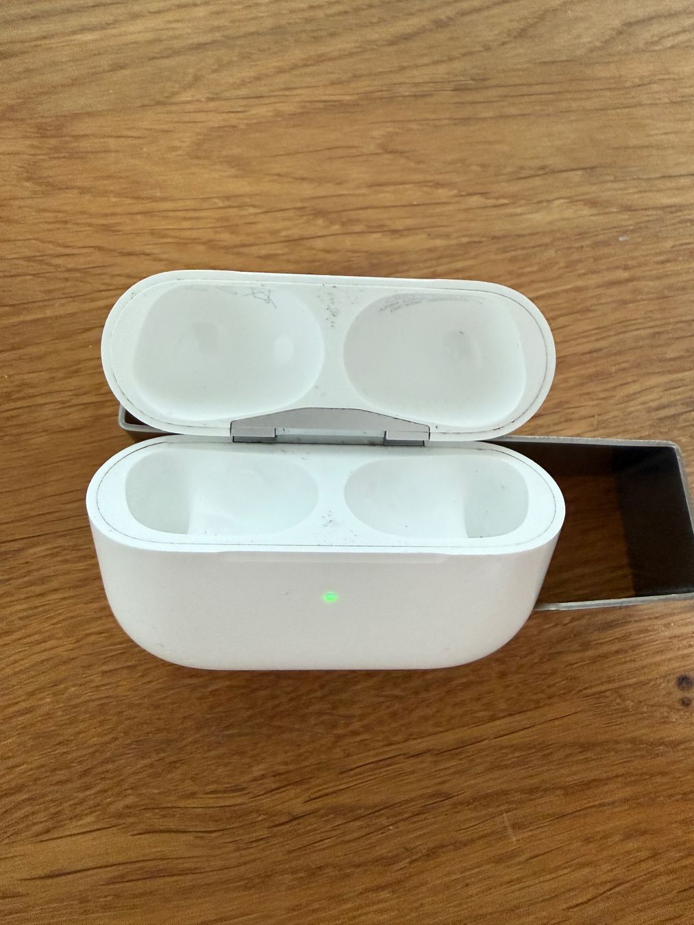 Apple Kopfhörer: APPLE AirPods Pro 2 Charging Case – Gebraucht aus Lausanne von Nine1982