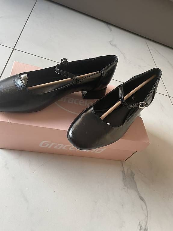 Scarpe da donna: Modello Marie Jane  – Usato da Locarno venduto da ste_8rjr
