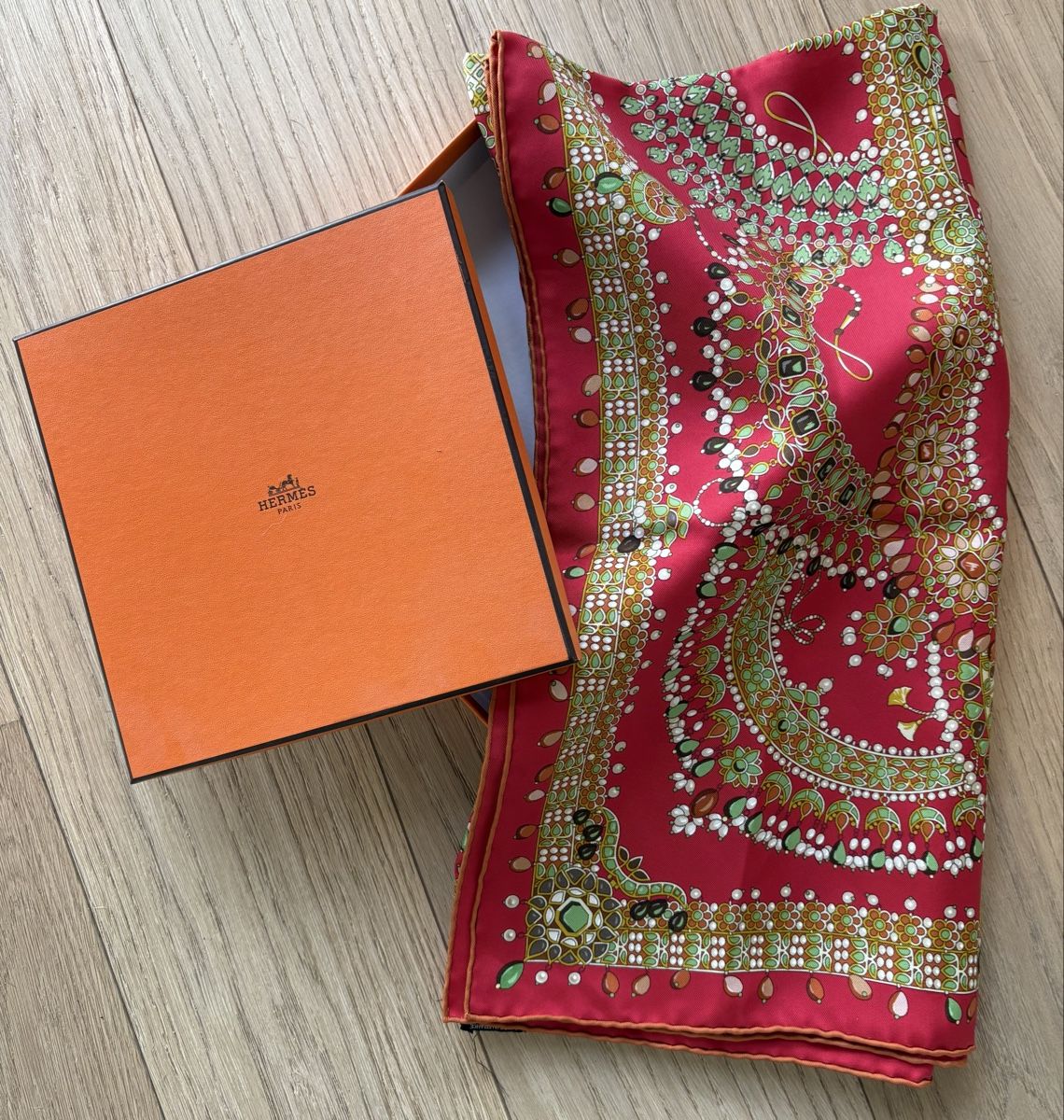 Hermès Foulards, Tücher & Schals: Carré Hermès soie – Gebraucht aus Vessy von VessyCan 6