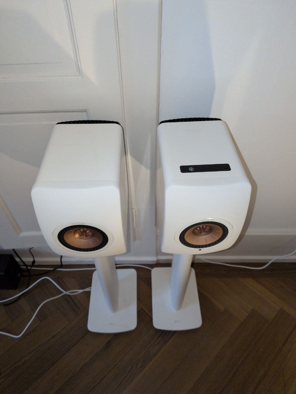 Kef Casse acustiche: KEF LS50 LS 50 Wireless inkl. KEF Performance Stand weiss – Usato da Bern venduto da archer.hostettler 1