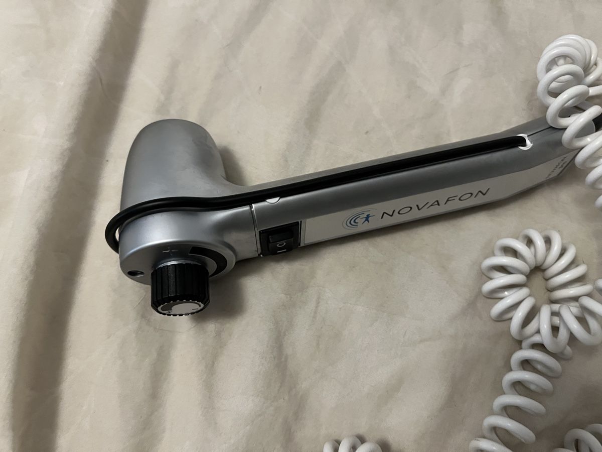 Novafon Dispositivi per massaggi: Novafon Pro Schallwellengerät – Usato da Zürich venduto da Gurly 6
