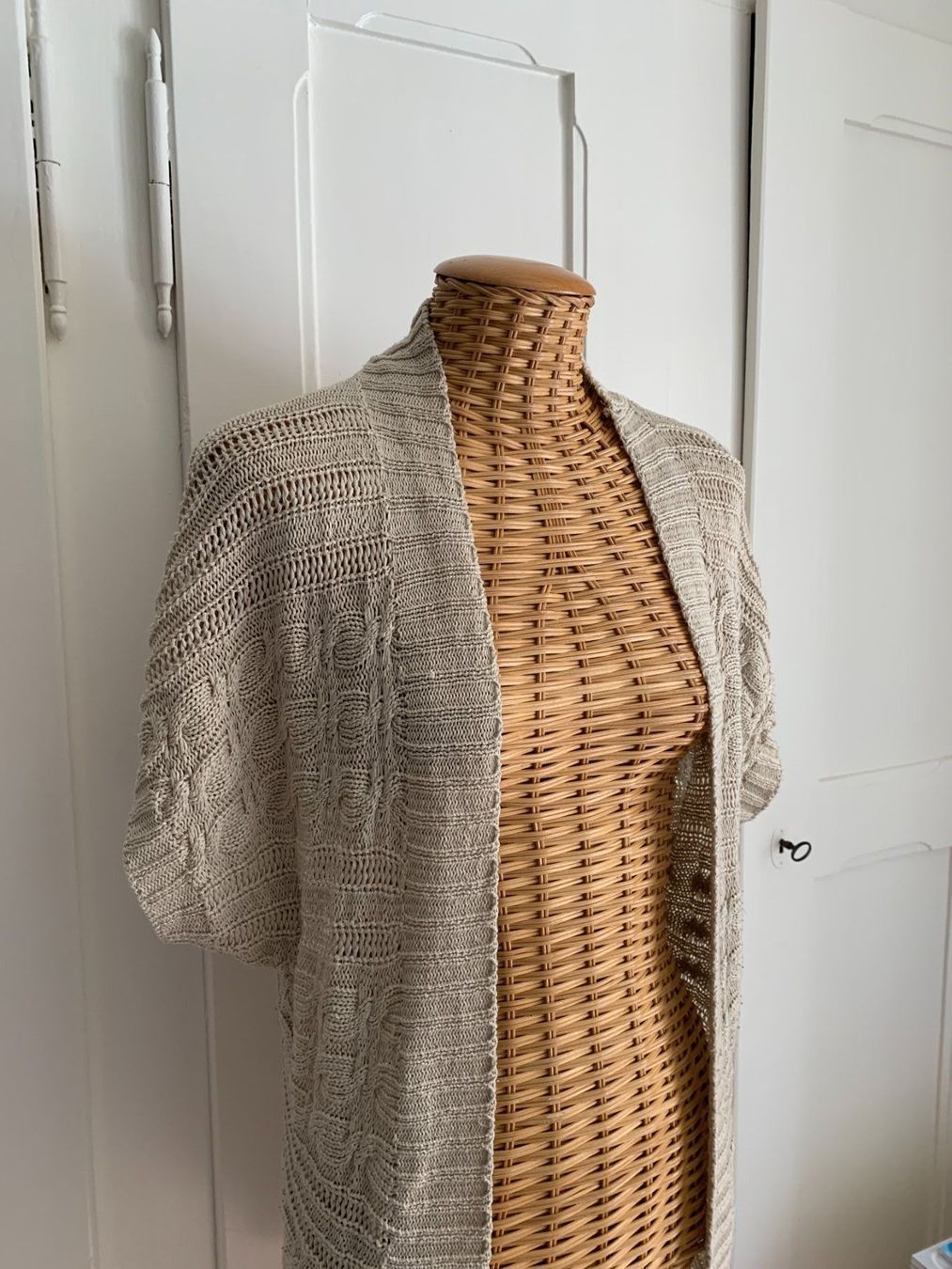 Zara Giacche: ZARA - Strickjacke beige XS – Usato da Zürich venduto da Diazaio 1