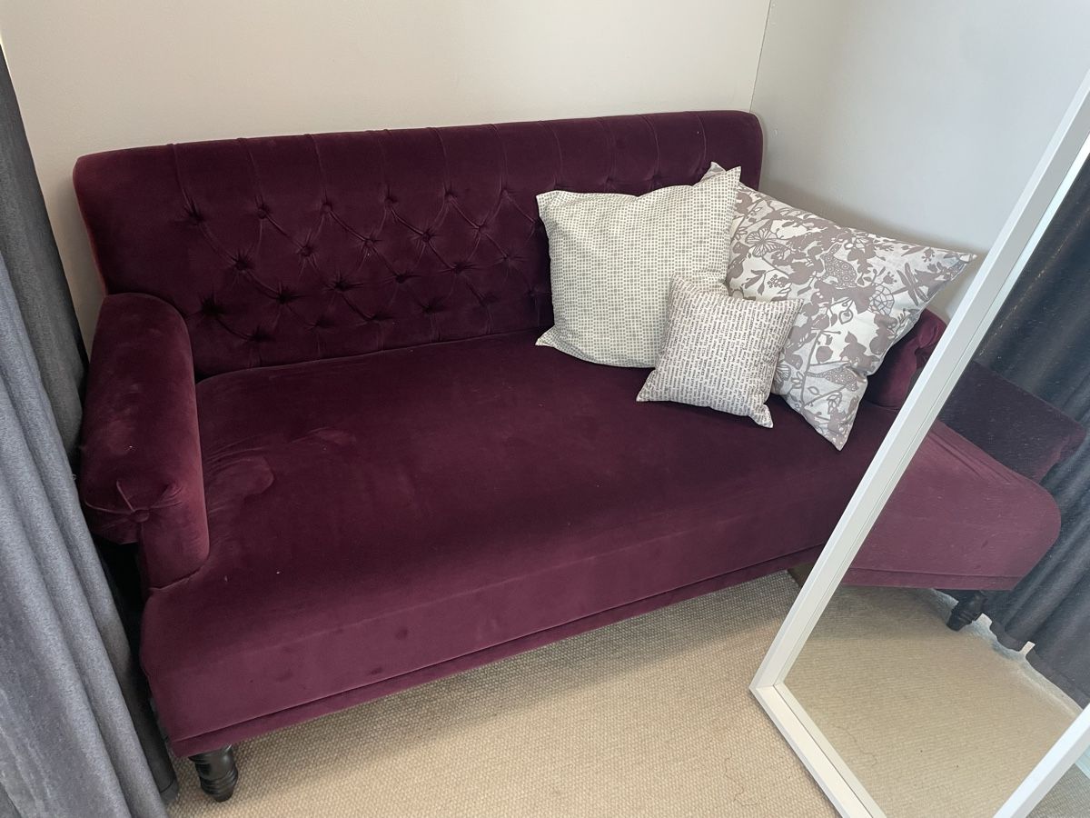 Divani: Samt Sofa aubergine, Top Zustand! – Usato da St. Gallen venduto da flu_whk5