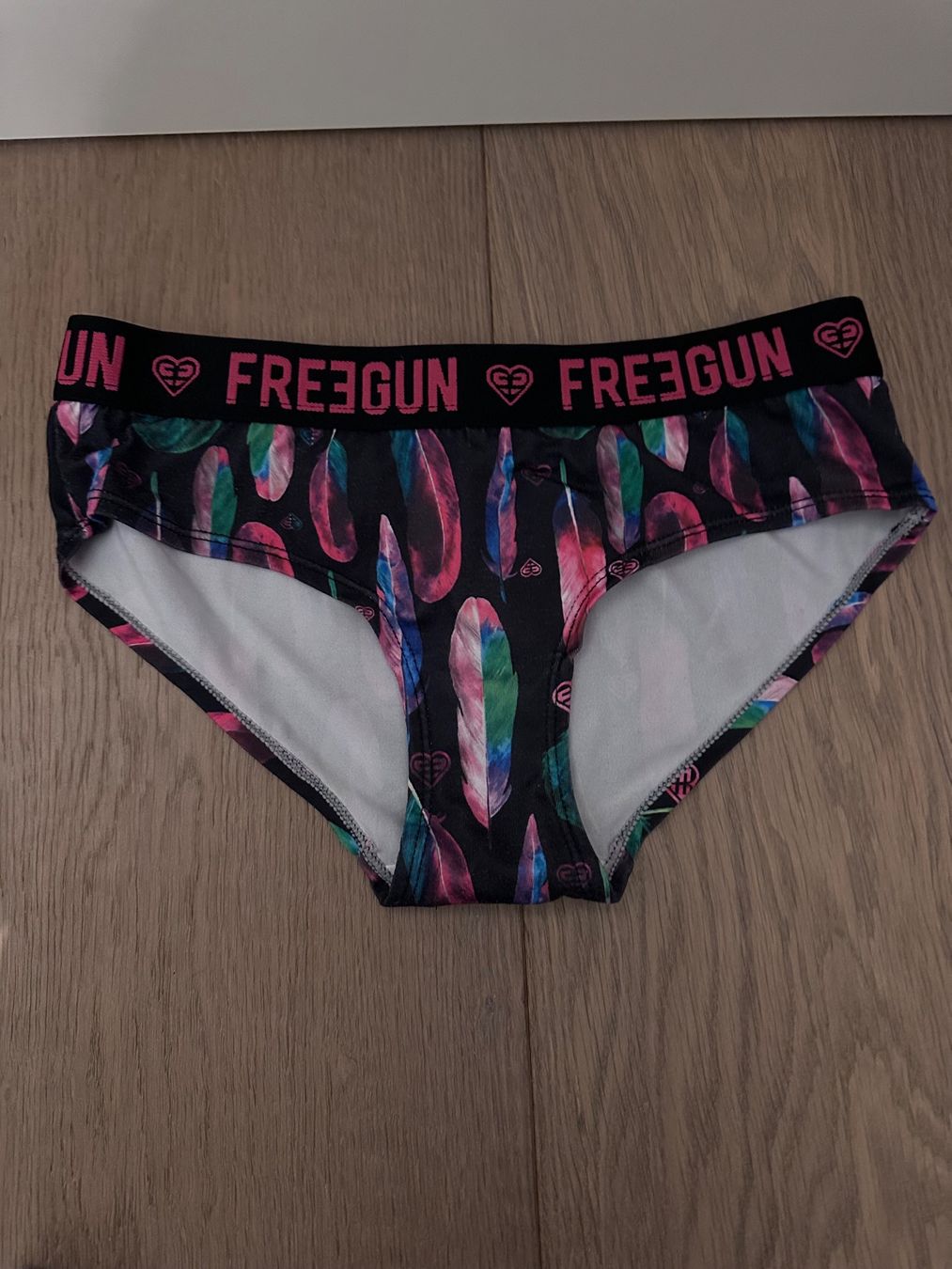Biancheria intima: Unterhosen Freegun – Usato da Schindellegi venduto da adb_5s8g 5