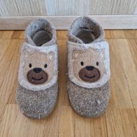 Hauschuhe für einen kalten Boden, Grösse 23