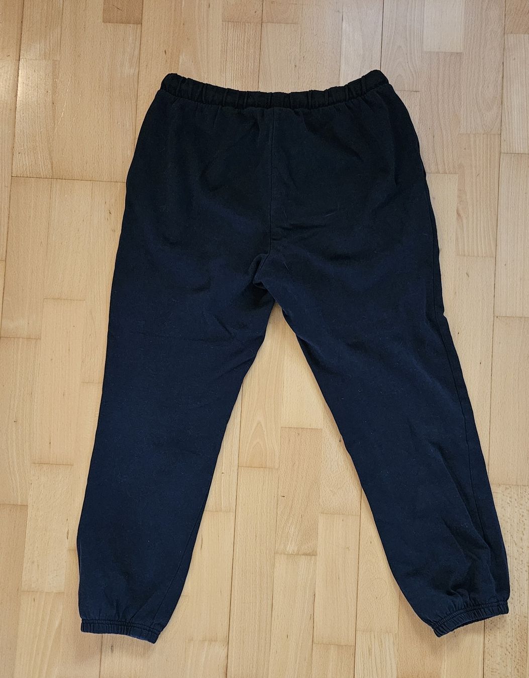 Pantaloni: 2 Paar Jogginghose Vila schwarz elastischer Bund – Usato da Rombach venduto da ThriftBetter 3
