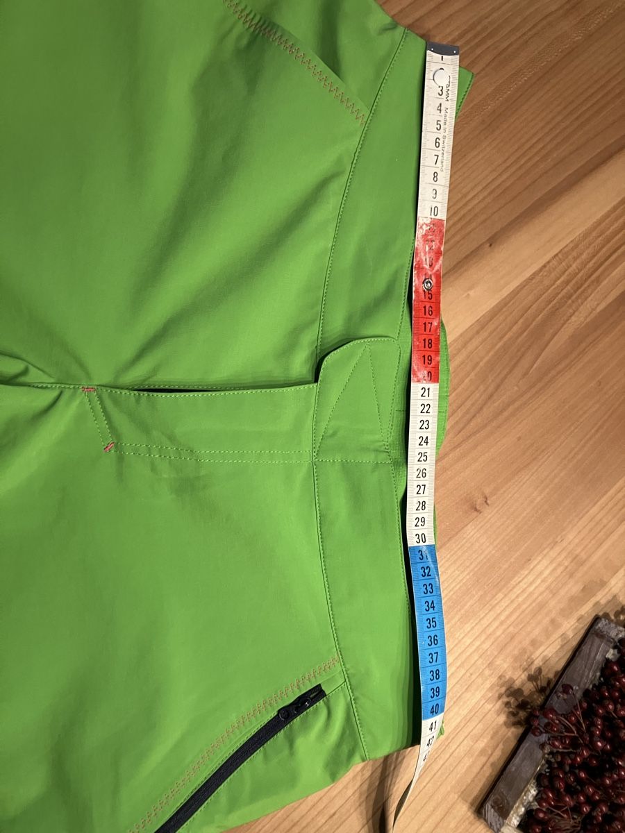 Pantaloni: Norrona Shorts – Usato da Zofingen venduto da Bew 1
