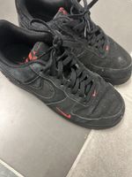Nike Air Force 1, Grösse 43, Schwarz/Rot, Top Zustand!