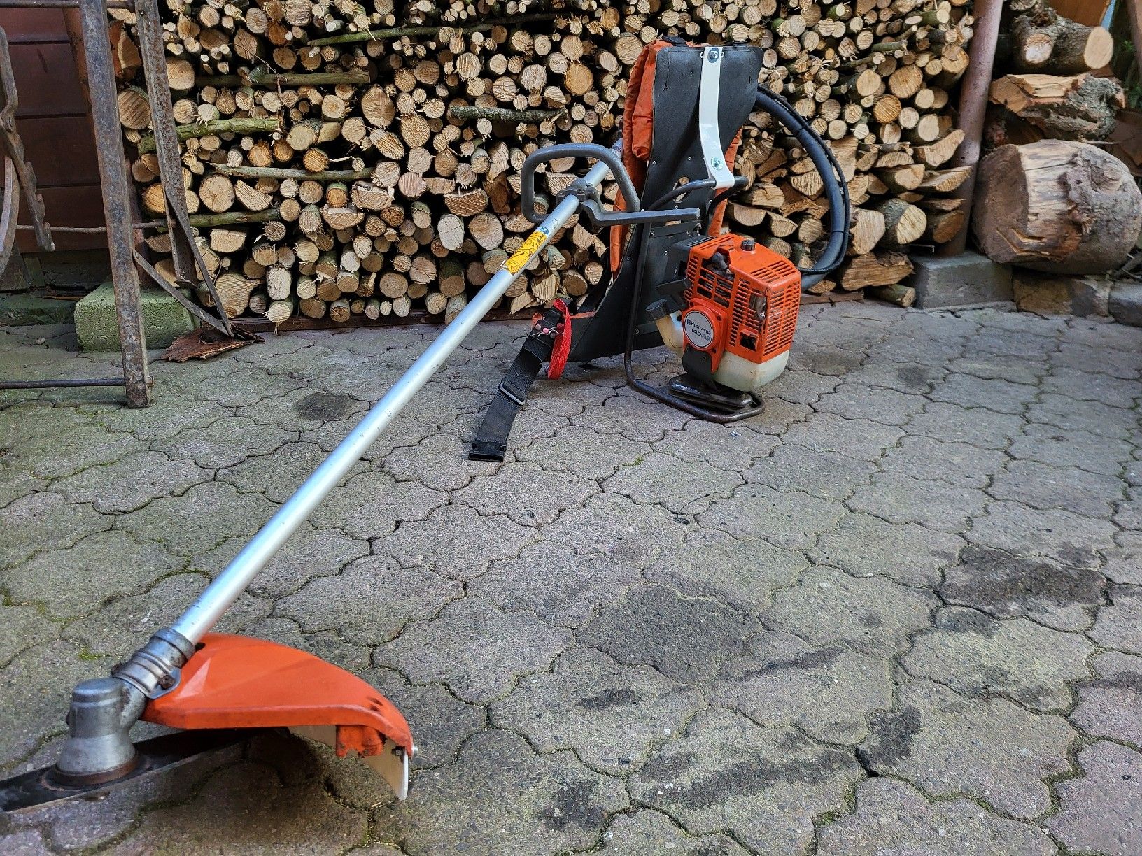 Tagliaerba: Husqvarna Rasentrimmer – Usato da Oftringen venduto da gru_l6yd