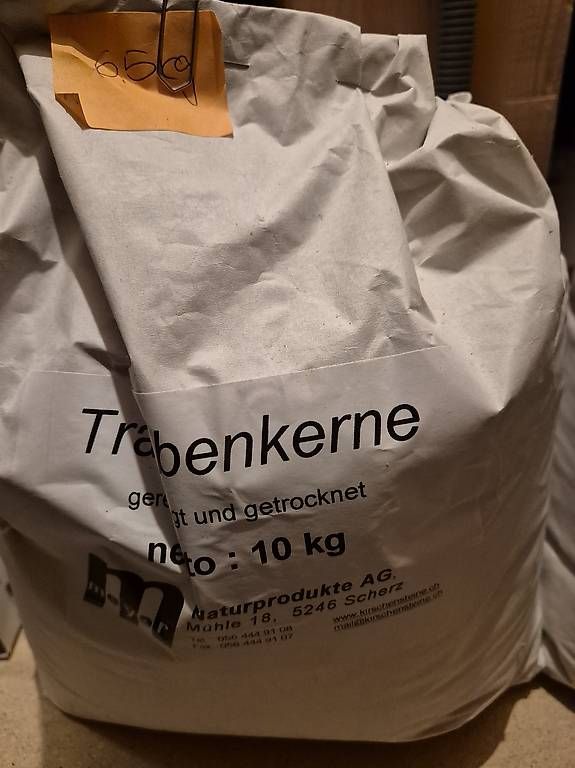 Mineralien & Heilsteine: Traubenkerne, 6.5kg – Gebraucht aus Waldkirch von slotyone