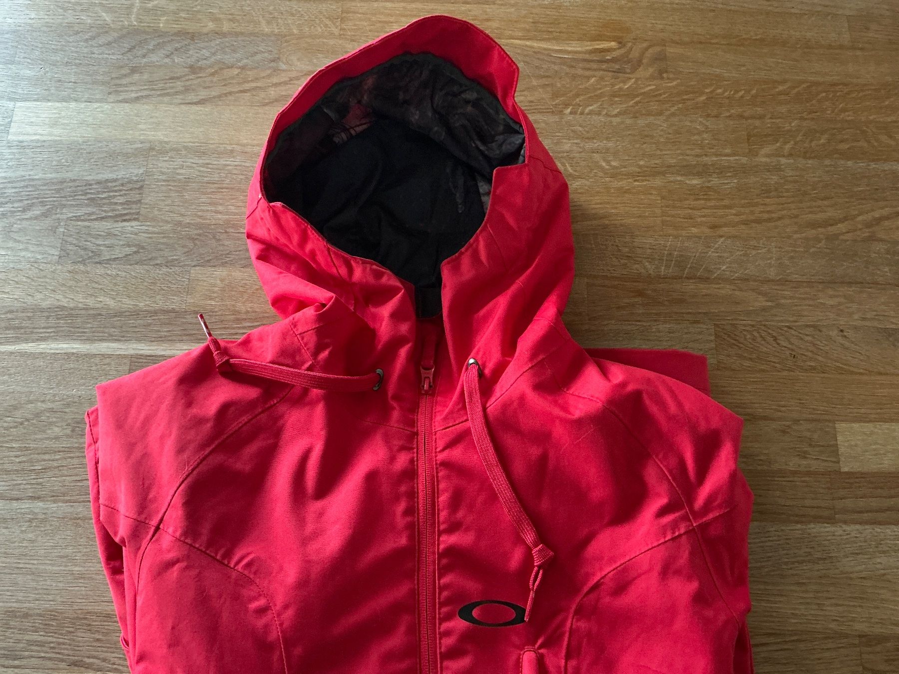Oakley Giacche: Rote Snowboardjacke von Oakley – Usato da Ebmatingen venduto da Toeggeli 1