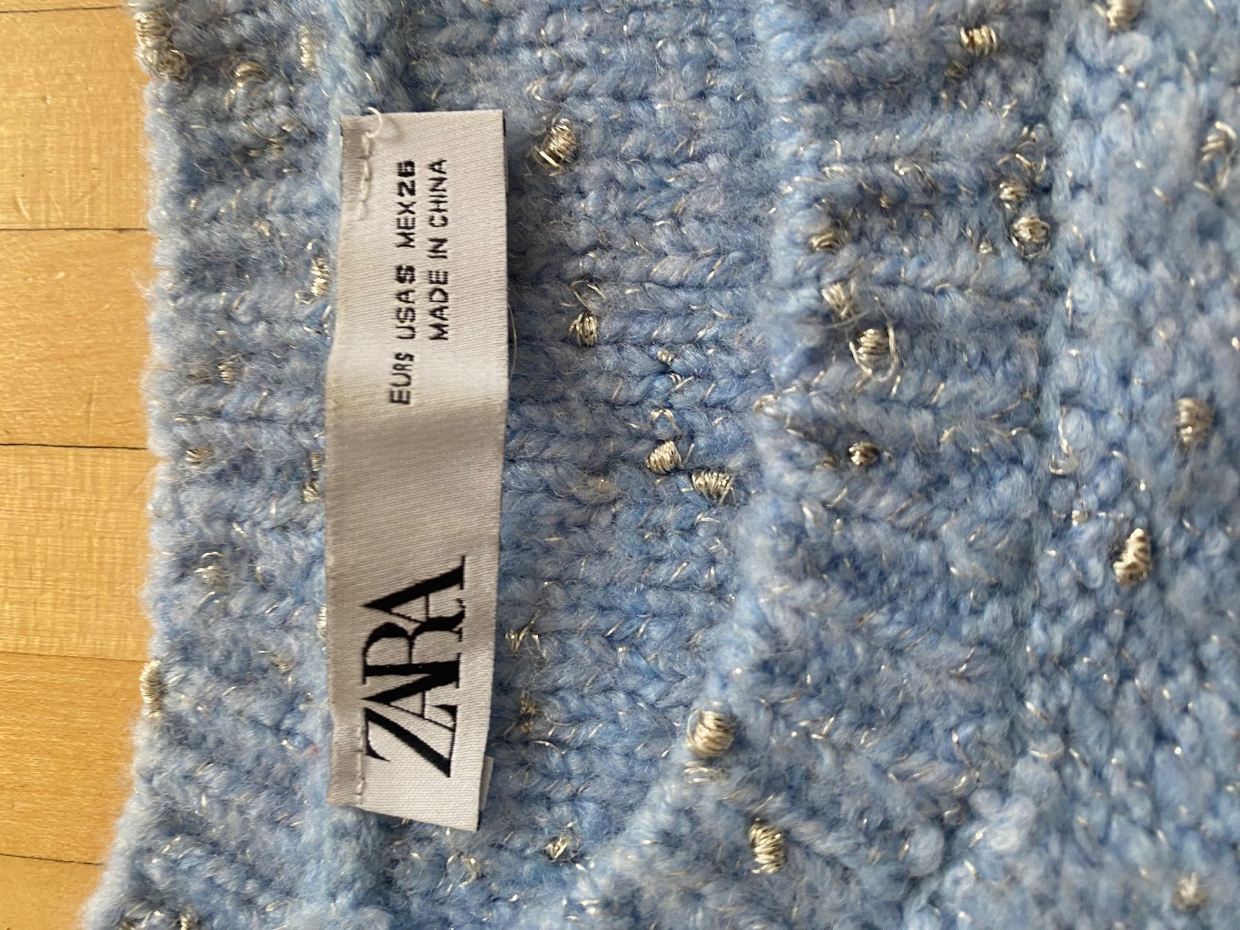 Zara Maglioni & Felpe: Hellblauer Pullover mit goldigen Details (Zara) – Usato da Meilen venduto da OZ2000 2