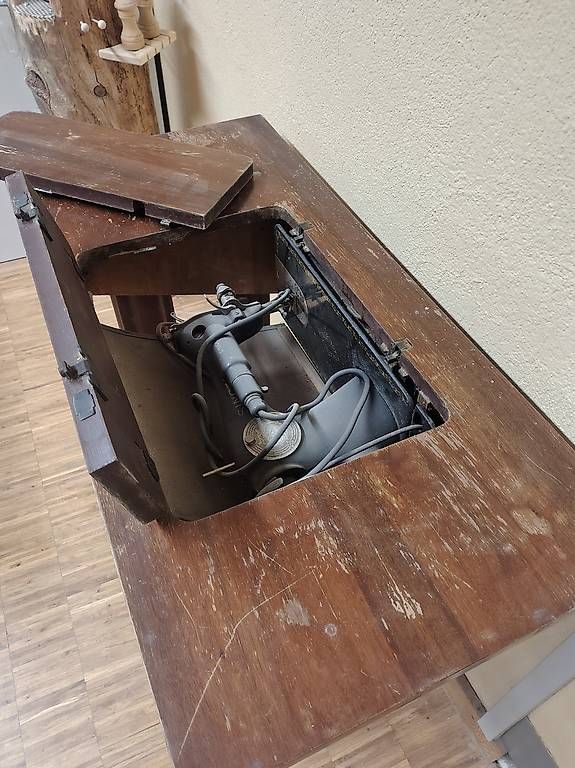 Macchine da cucire: Machine à coudre sur table  – Usato da Pompaples venduto da Chaumilles 4