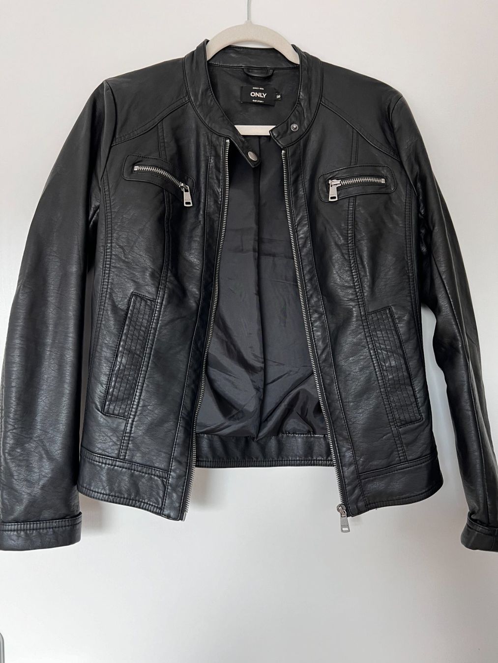 Giacche: ONLY Kunstlederjacke schwarz Gr. 36 S Übergangsjacke – Usato da Flurlingen venduto da MIPILG